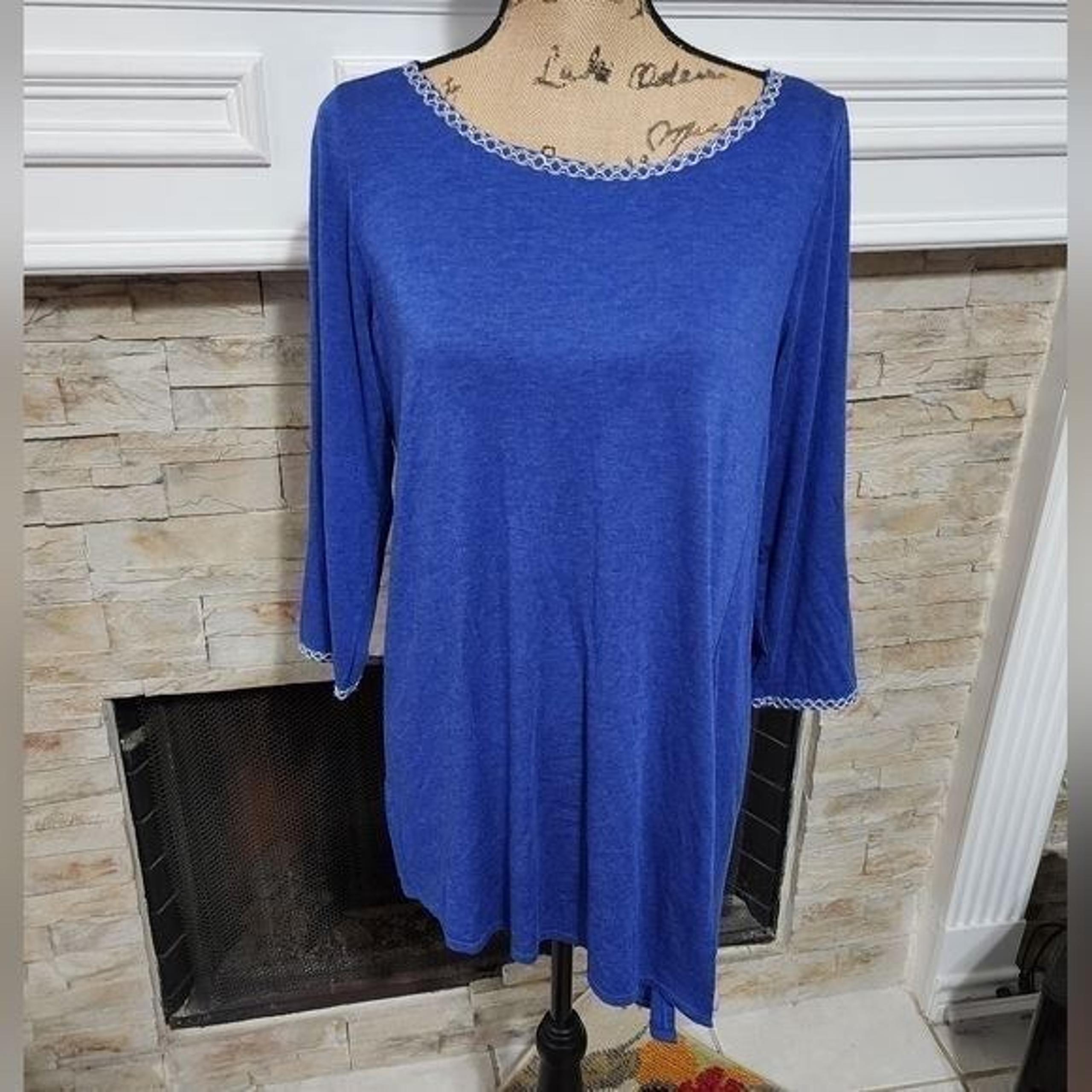 Max Studio blue and white trim tied waist tunic length blouse size medium new!!!