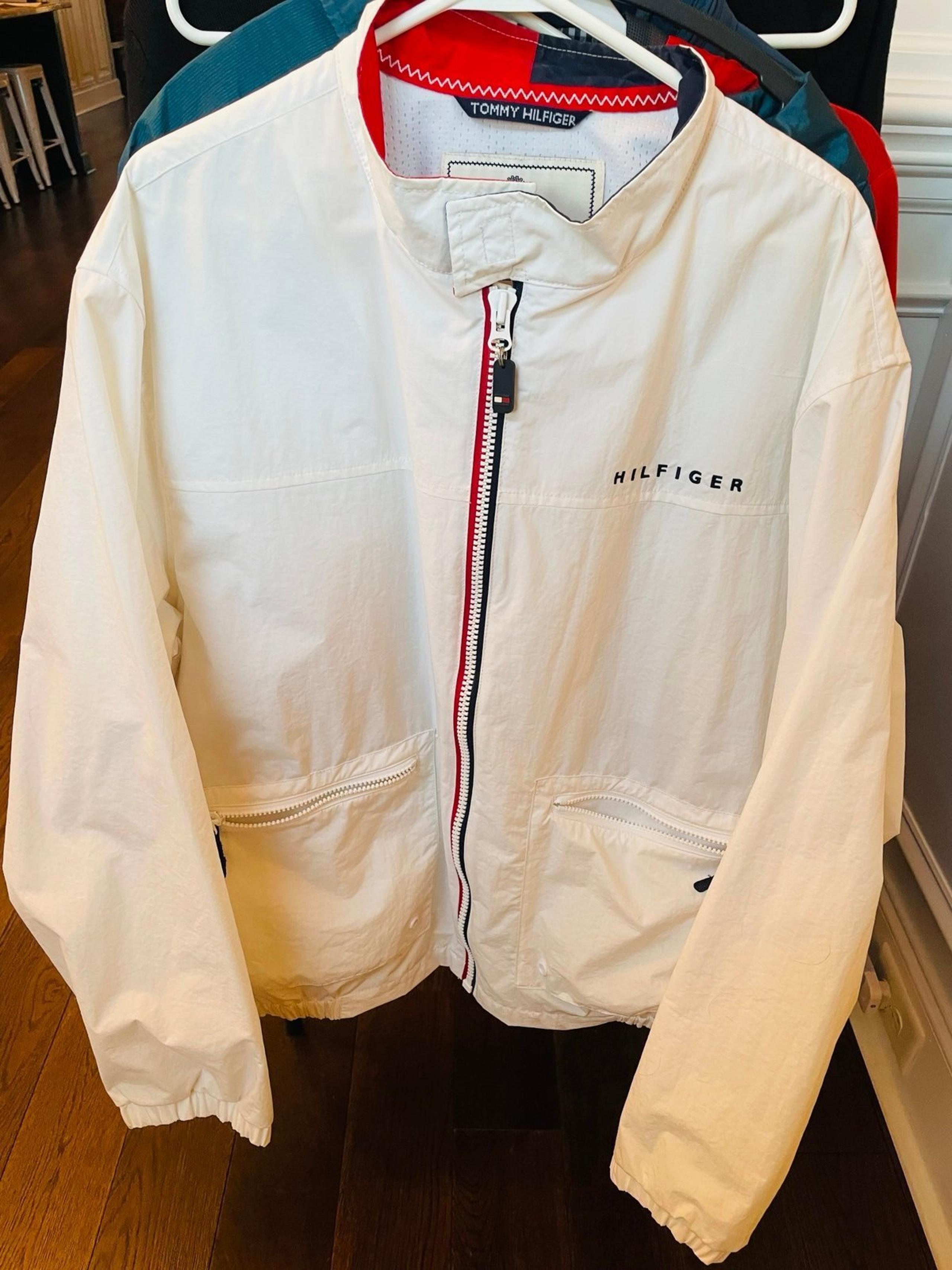 Tommy Hilfiger Men’s white nylon windbreaker with zipper and pockets size Large