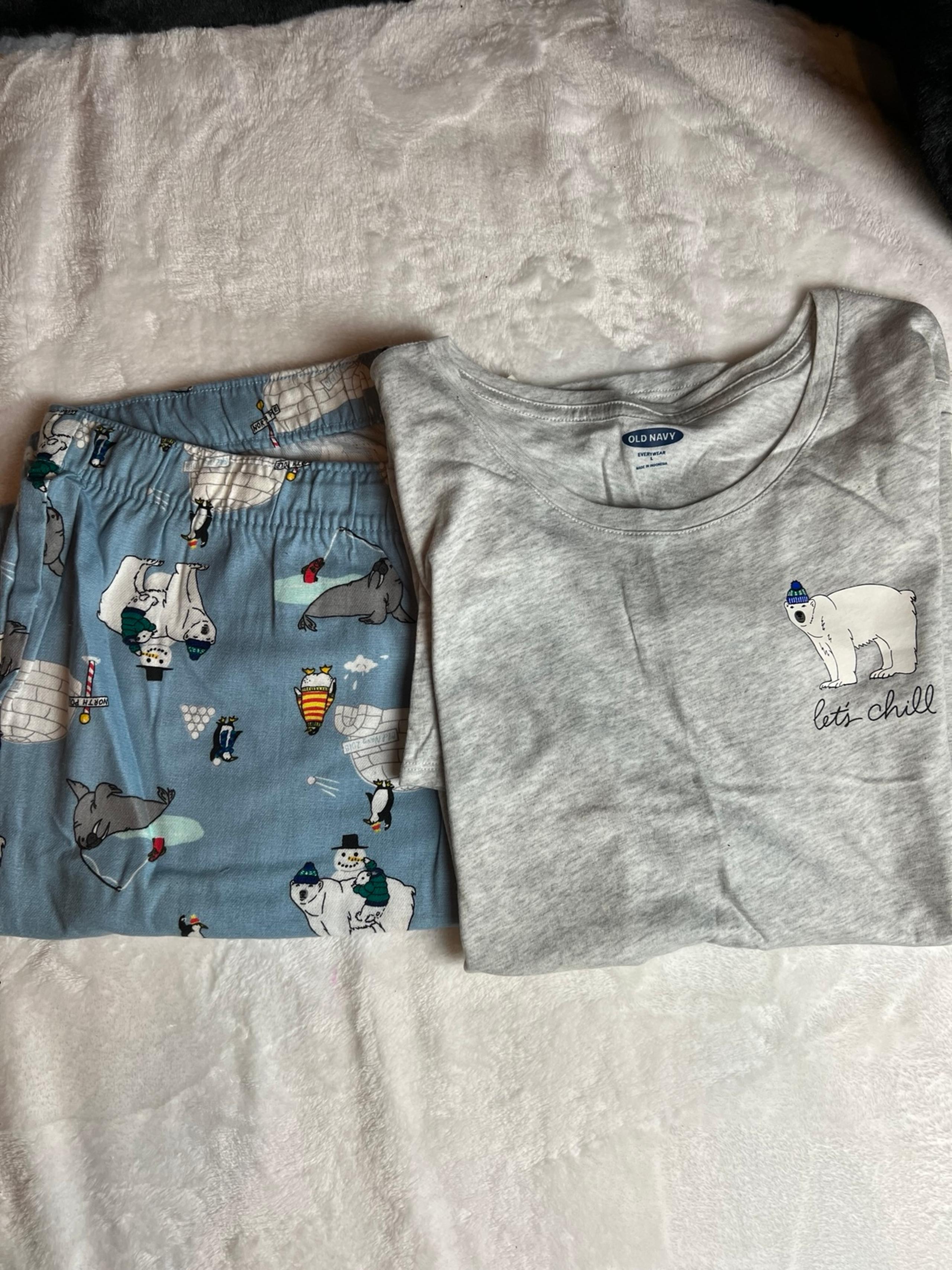 Old Navy Gray and Blue Women’s Pajama Set