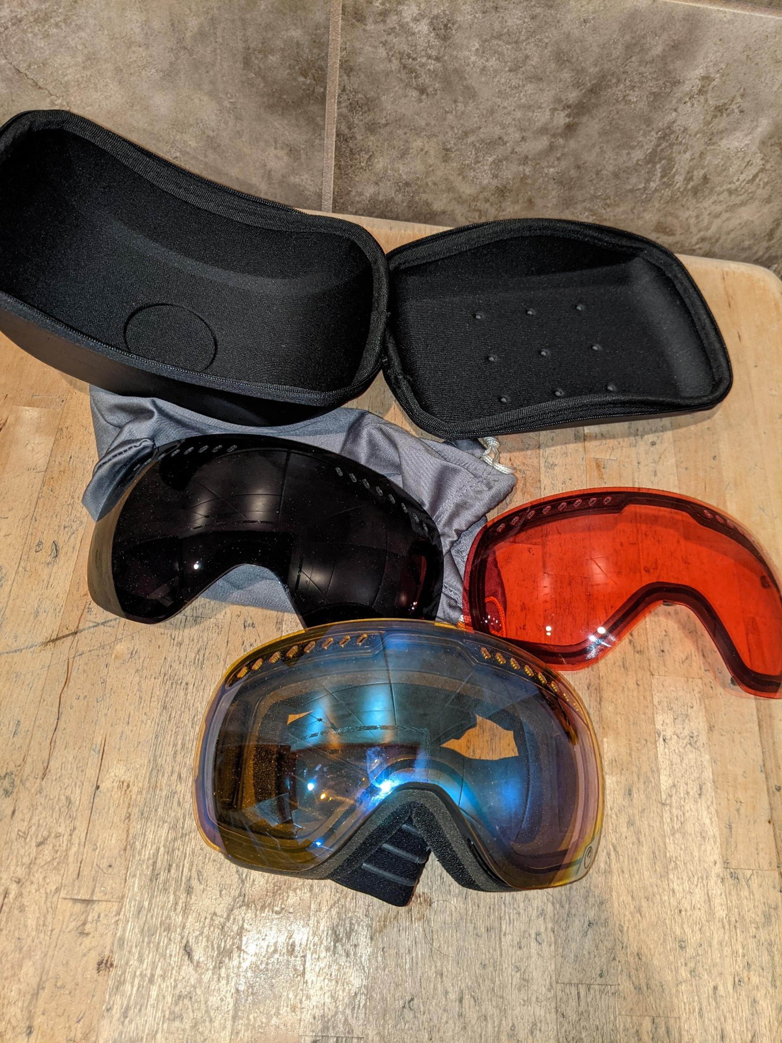 Dragon x2 (3 lenses) snowboard goggled