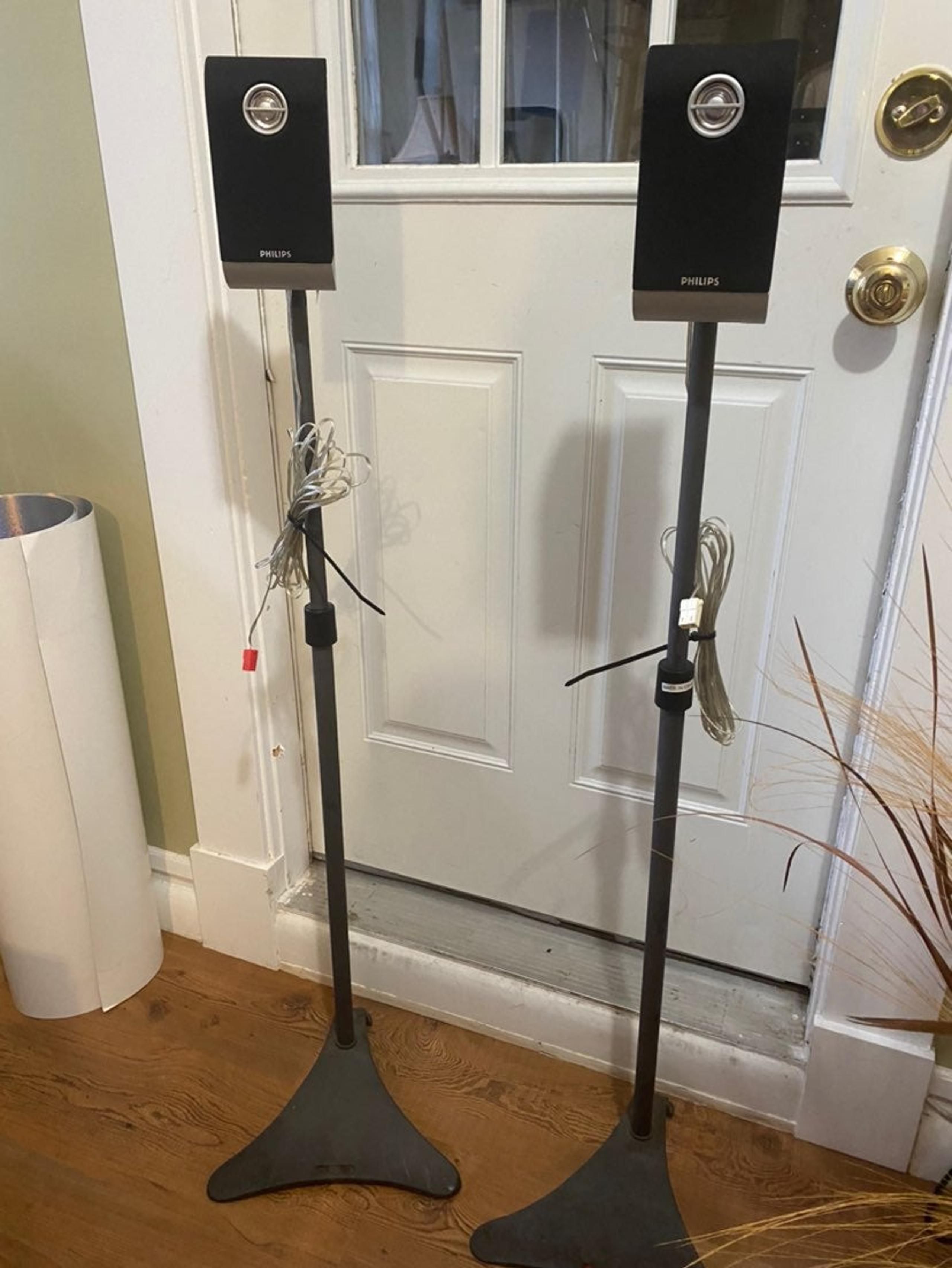 Philips 6-piece stereo set with CD playe