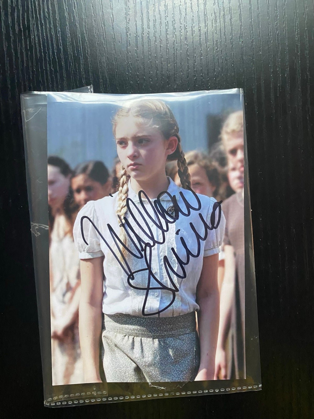 Willow Shields Primrose Everdeen Signed Photo