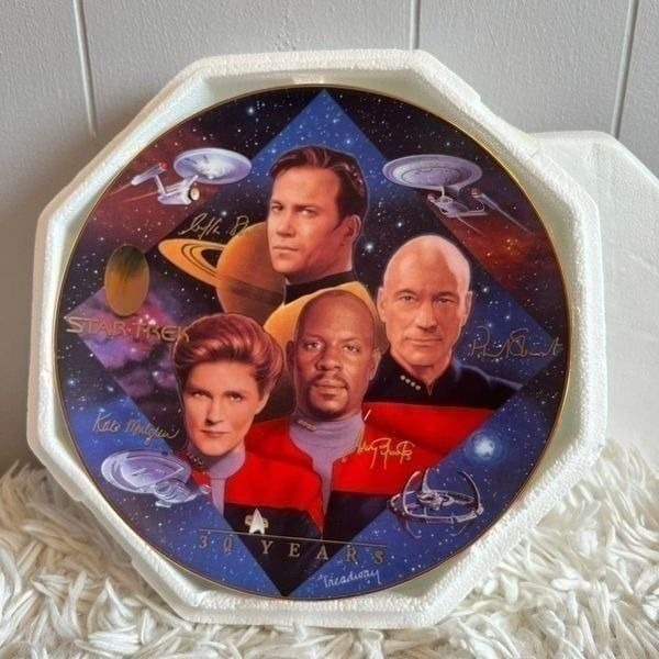 Star Trek Vintage 1997 30 years collectors plate Captains Tribute