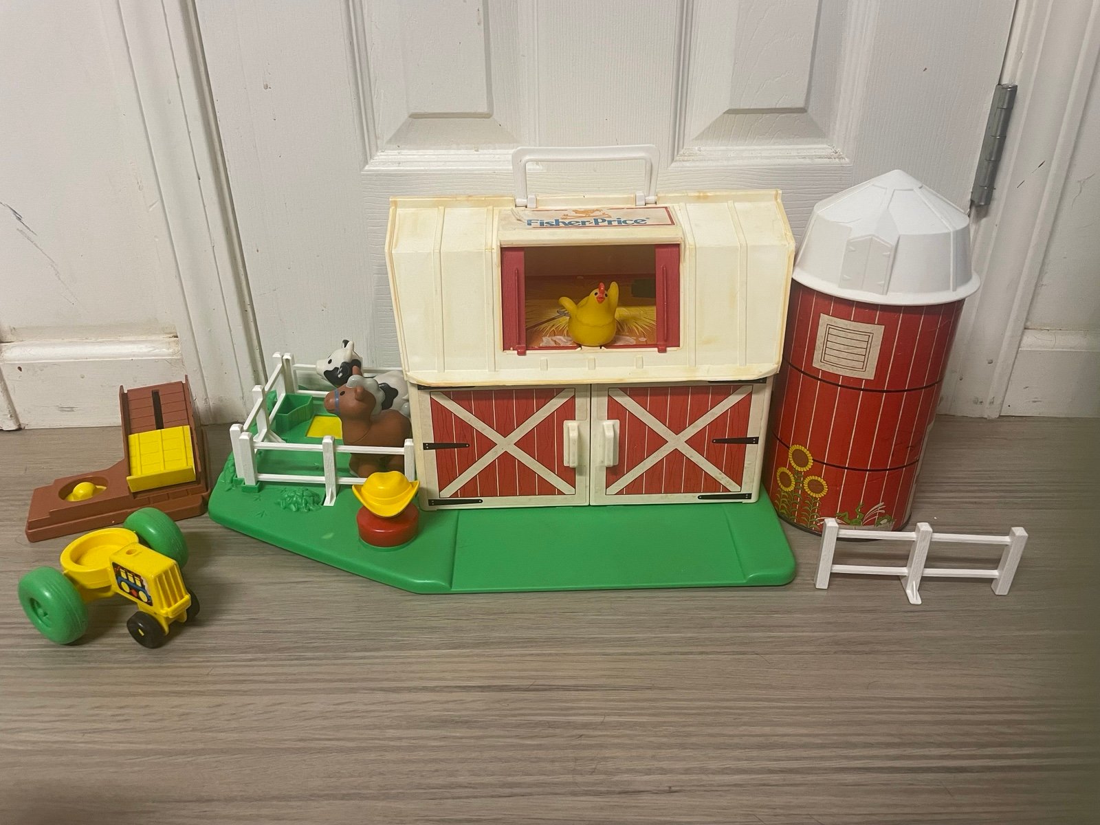 Vintage 1990 fisher price barn with silo, tractor,animals, and farmer