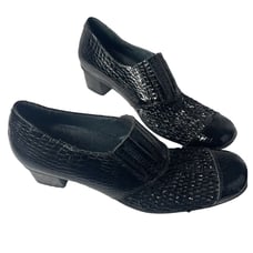 Helle Comfort Crocodile Embossed Patent Leather Heeled Shoes, Sz. 9.5 women