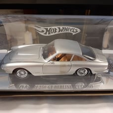 Hot Wheels 1/18 Ferrari 250 GT Berlinetta Lusso jn tube display