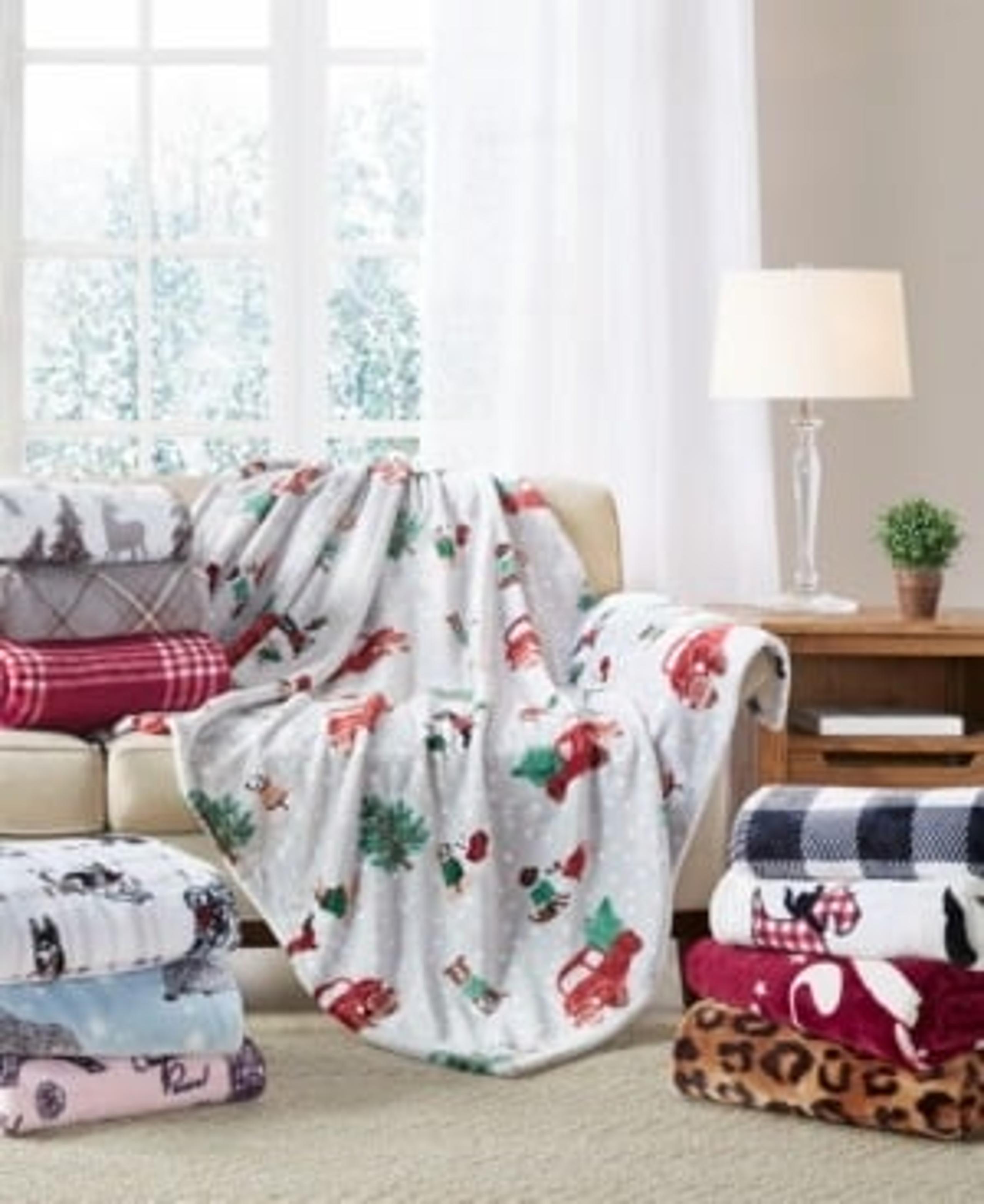 *CLEARANCE*Charter Club Cozy Plush Throw Tree Truck Dogs Throw, Dachshund  7496