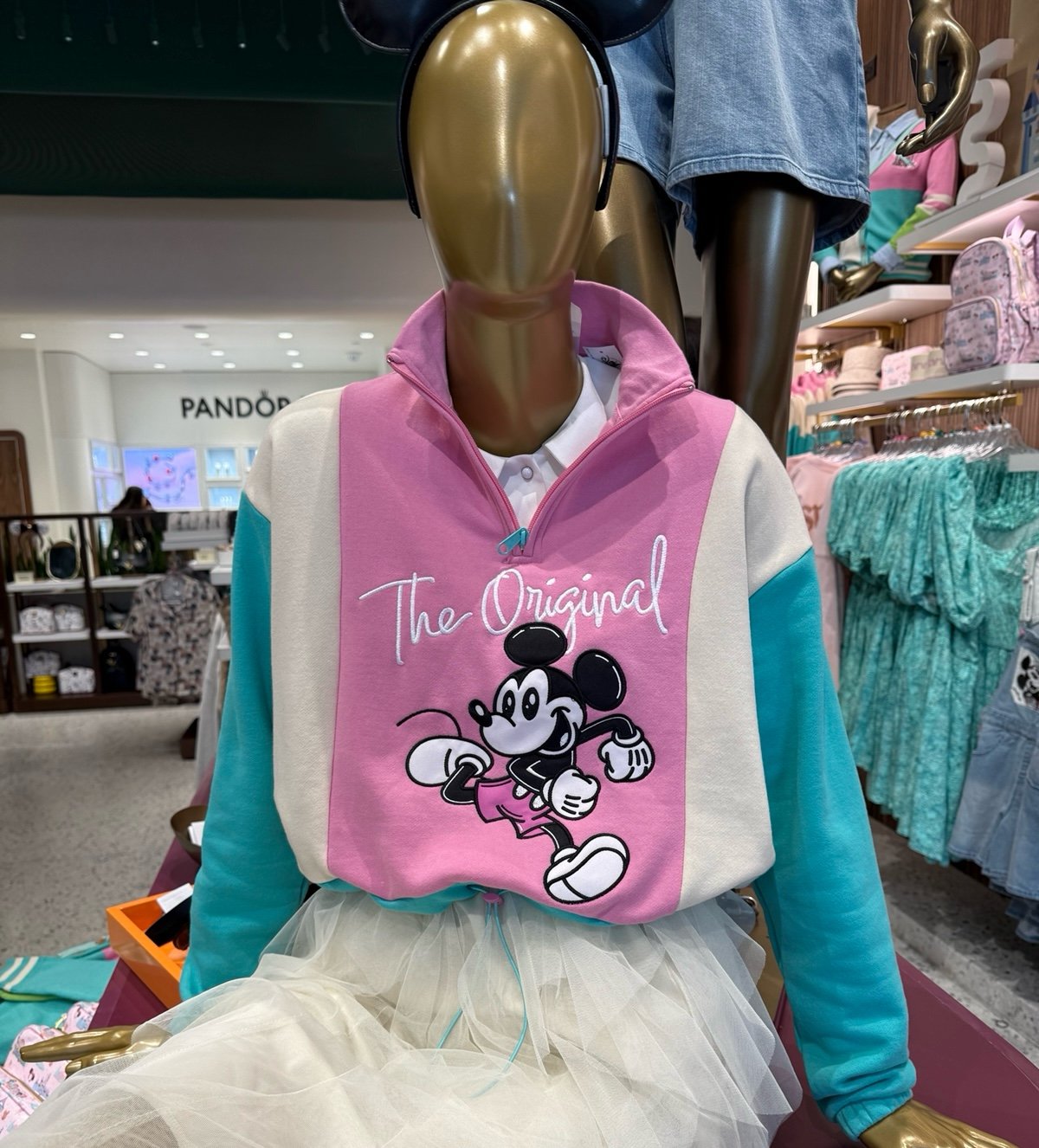 Disneyland 90’s Nite crew neck M