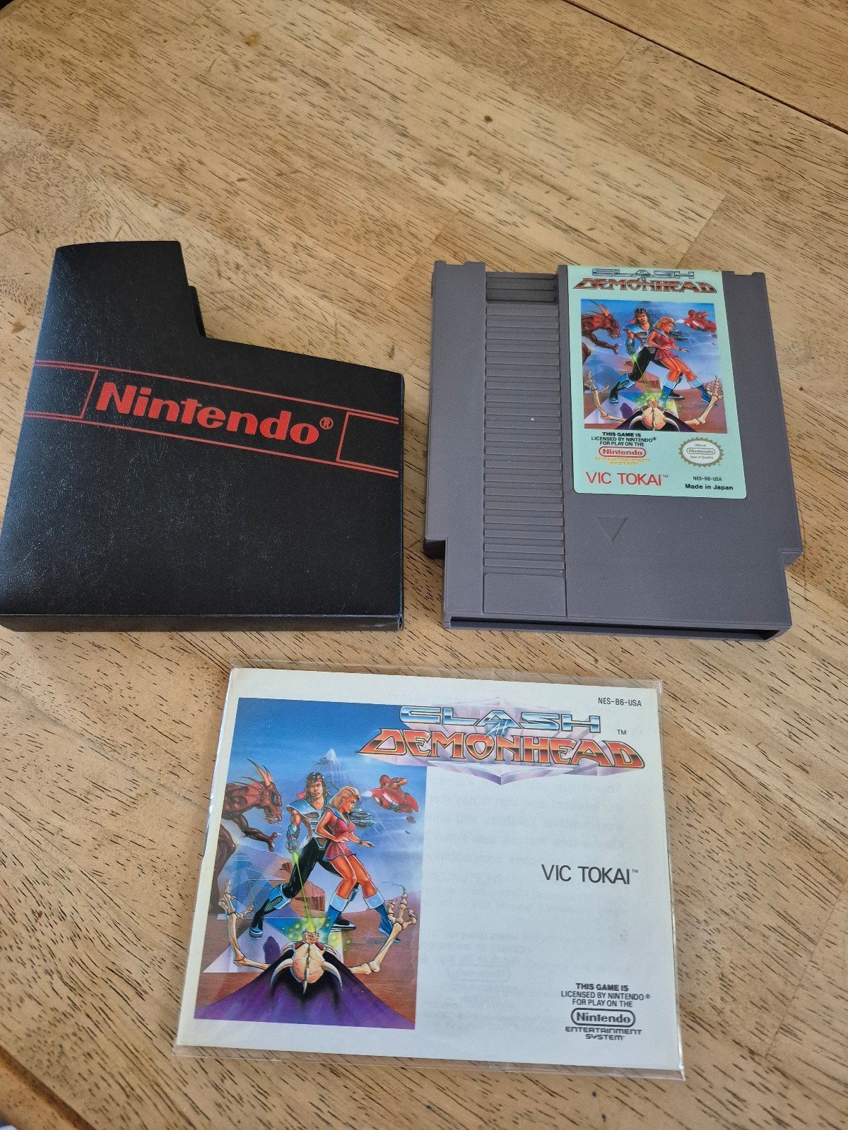 Clash at Demonhead w/manual for NES