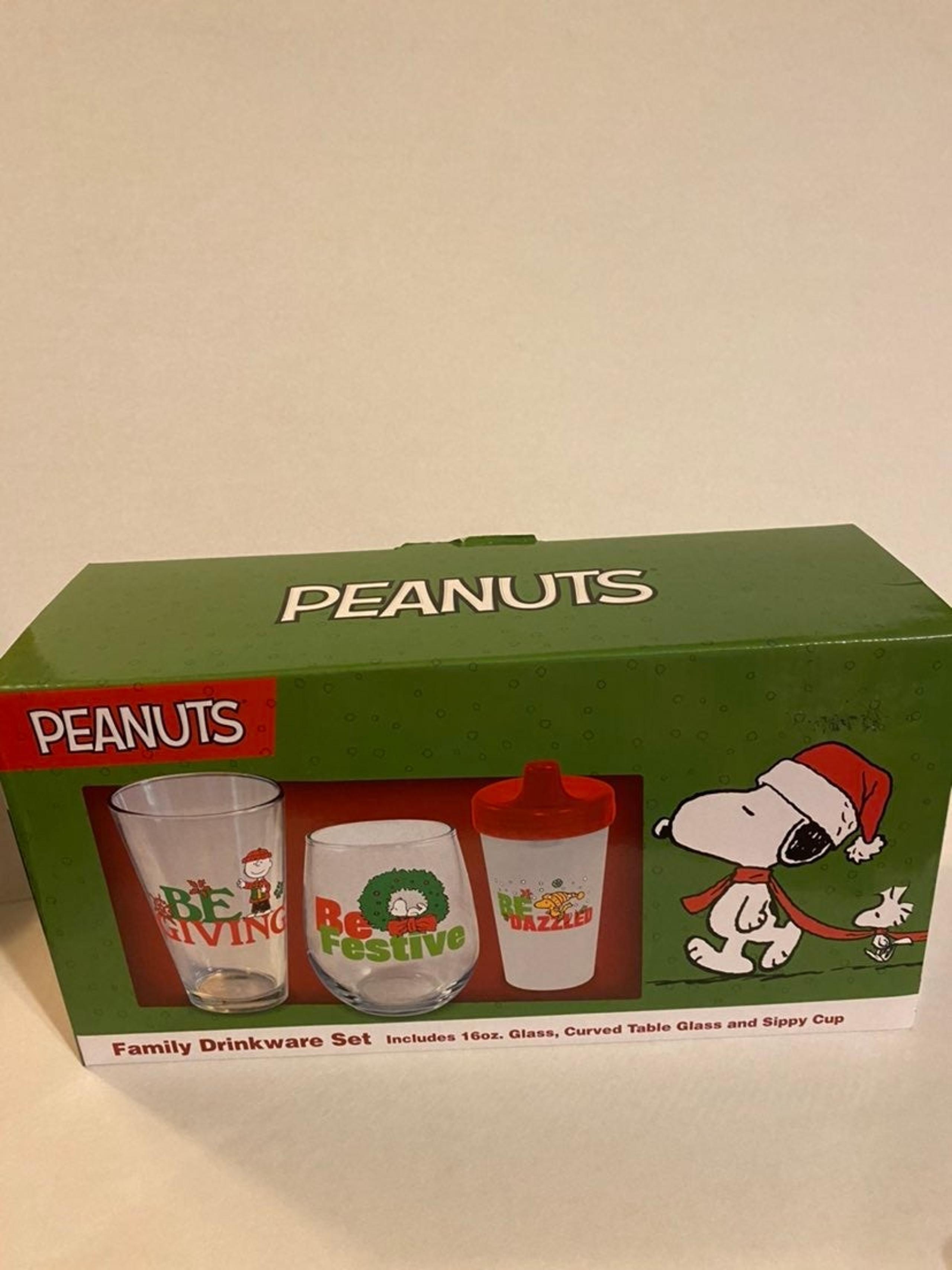 Peanuts Family Holiday Christmas Drinkware Set