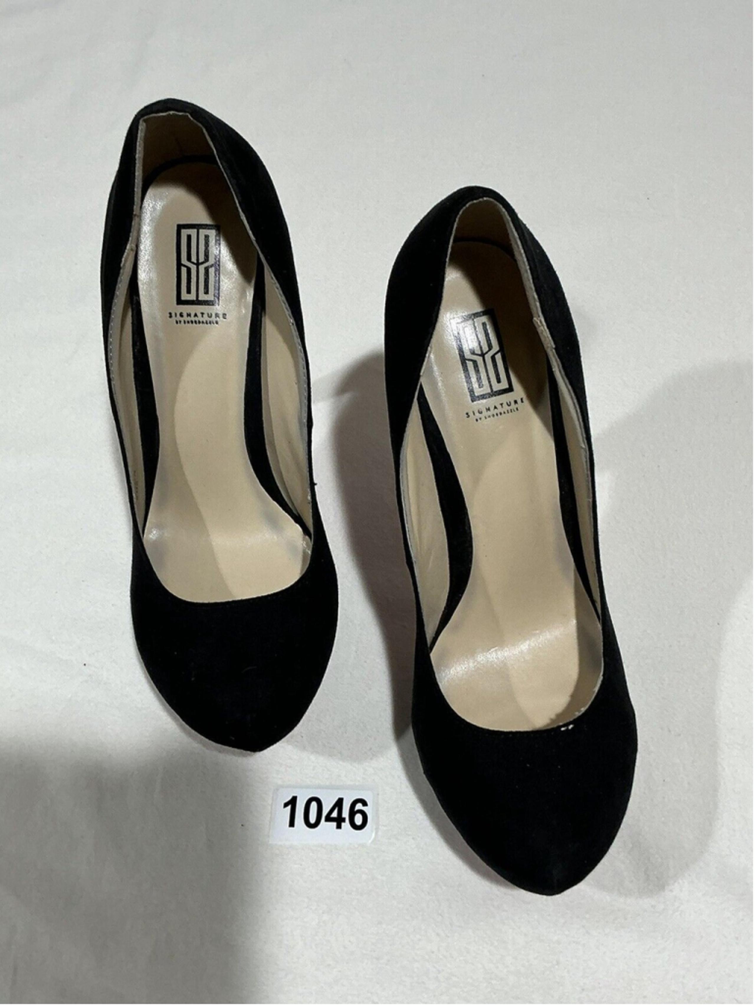 Woman’s Signature By Shoe Dazzle Prisca 8 Black Suede Stiletto Platform Shoe