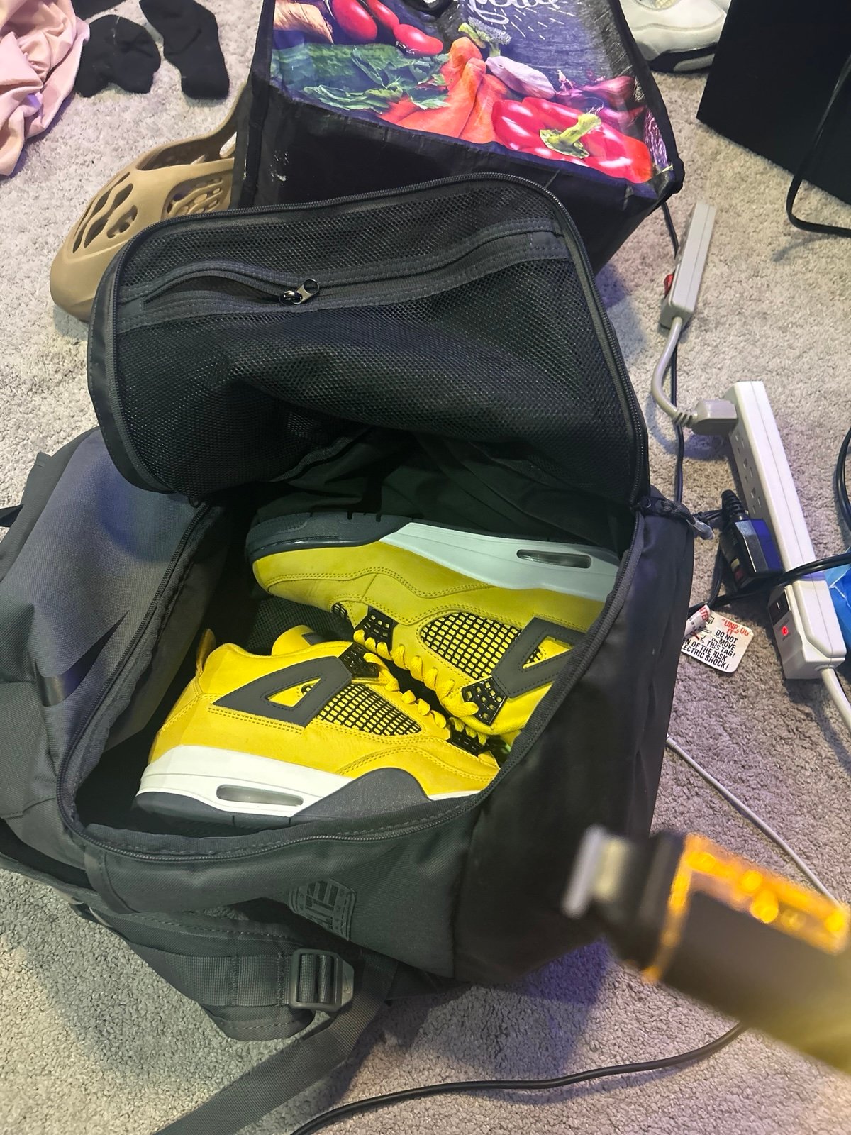 Air jordan 4 lightning