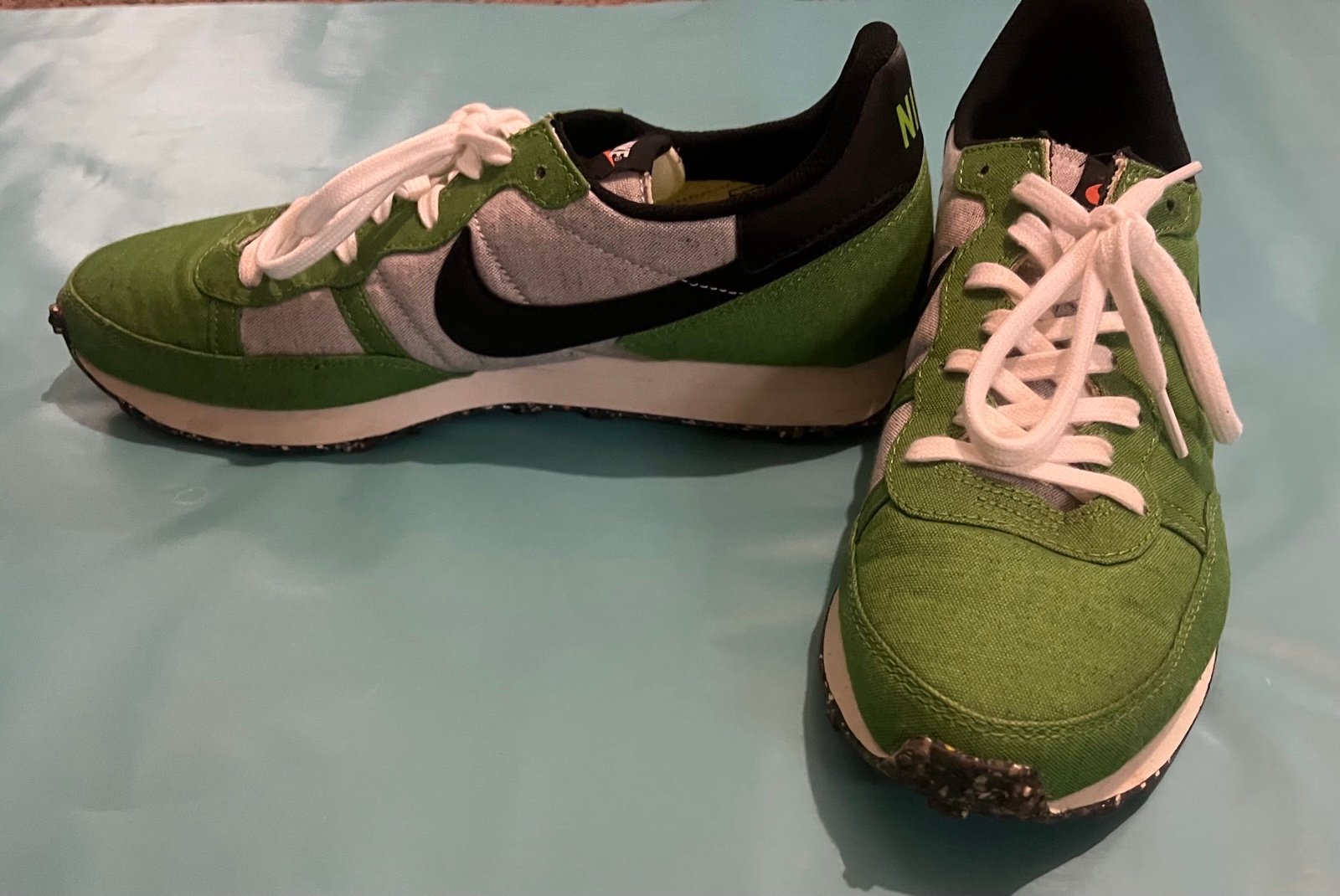 Nike Challenger Mean Green Like New size 11