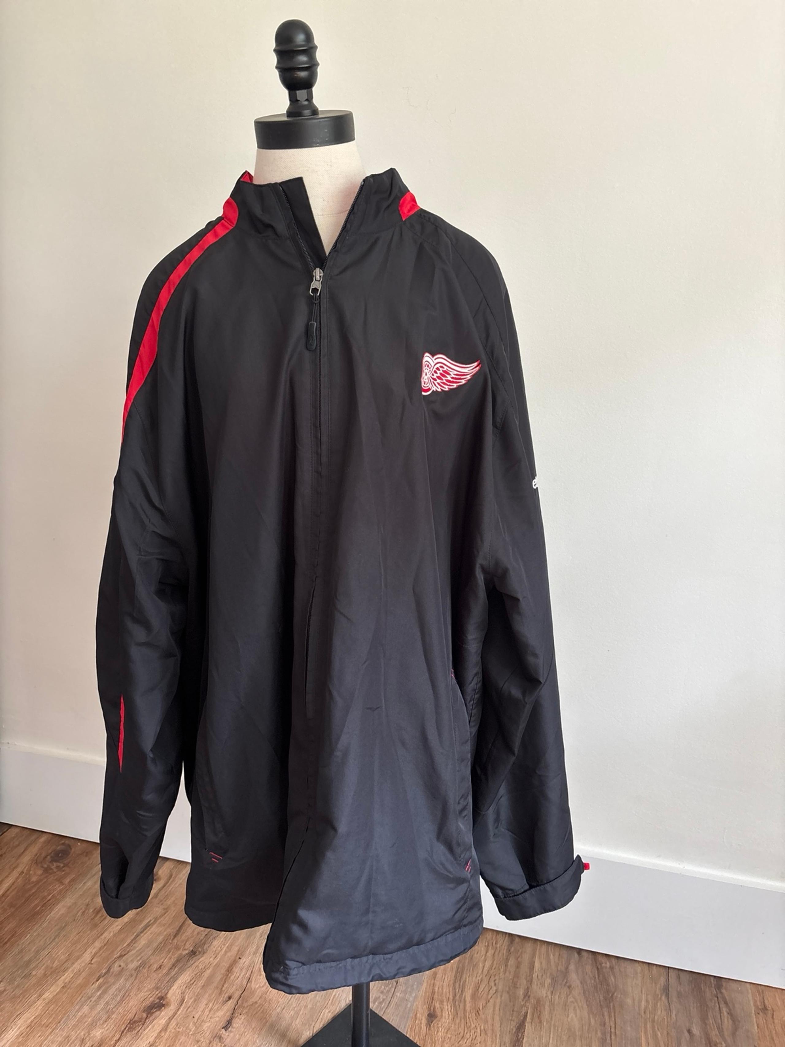 Detroit Red Wings embroidered jacket Men's size XL.