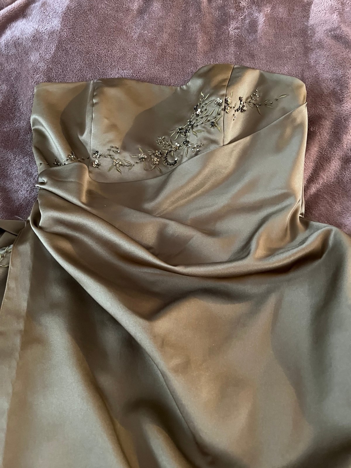 Formal gowns. 200 ea. size 16