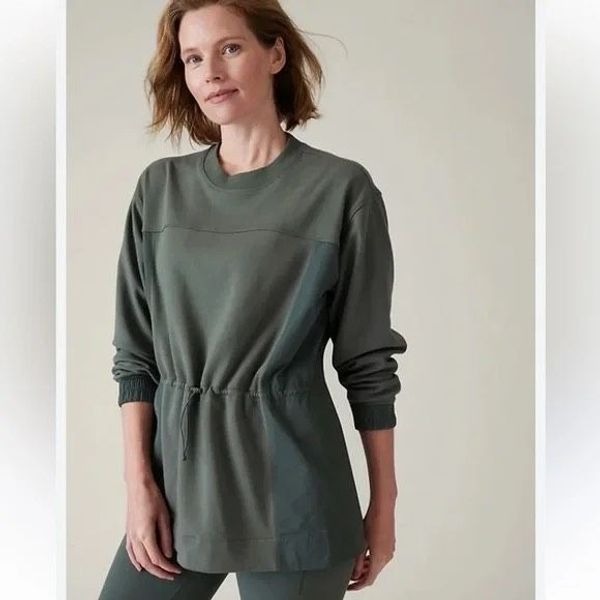 Athleta Triumph Hybrid Crewneck Pullover Size M