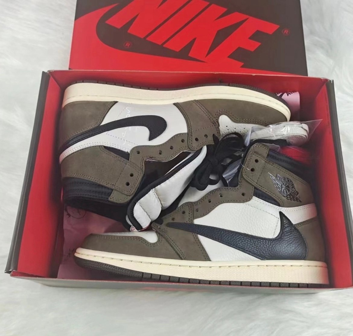 TRAVIS SCOTT AIR JORDAN 1 RETRO HIGH OG