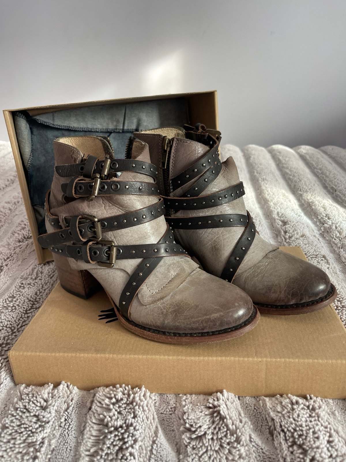 Freebird by Steven Caleb in stone size 8