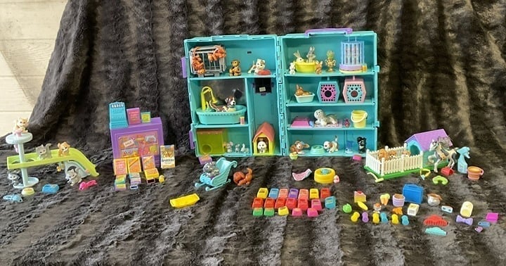 HUGE LOT Vintage Kenner Littlest Pet Shop (1990's) OVER 120 Pieces
