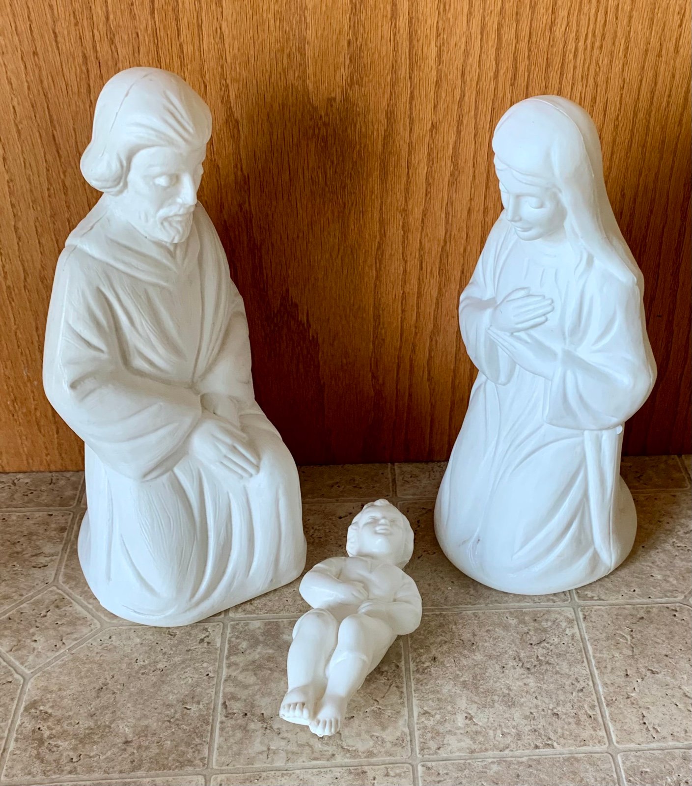 Vintage Beco Set Of Three Blow Mold Nativity Set