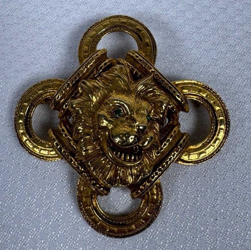 VTG Lion Head Green Glass Eyes Etruscan Brooch With 4 Round Linked Rings