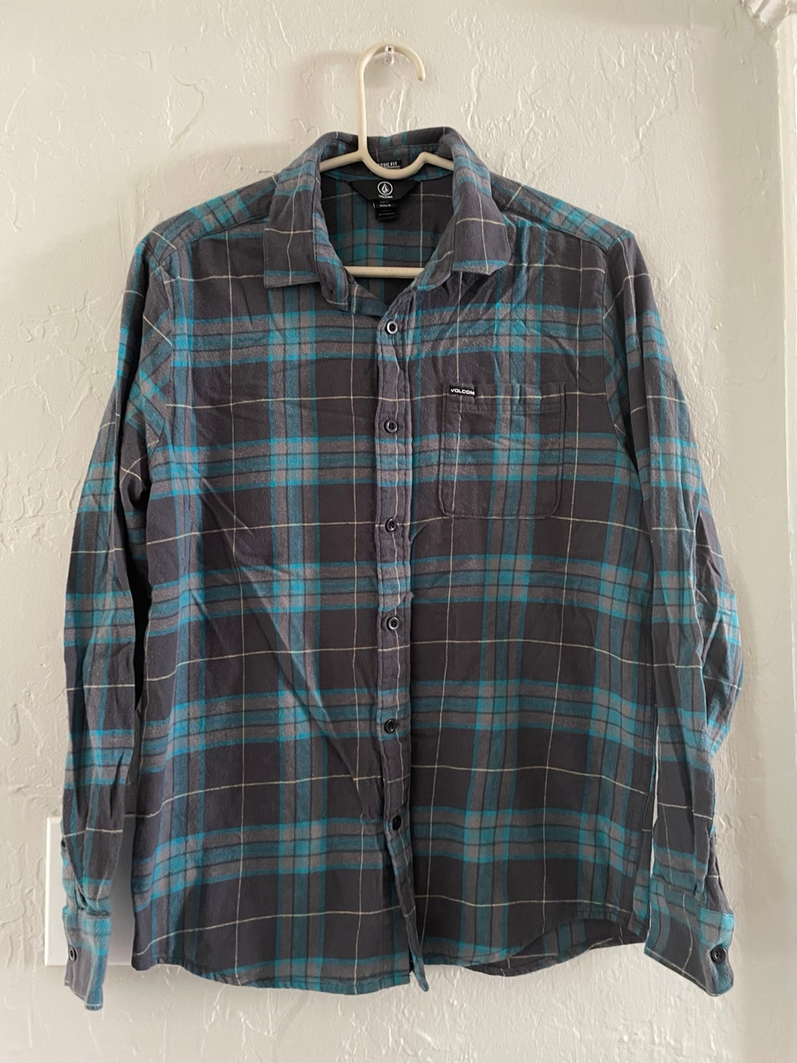 Volcom Caden Men’s Modern Fit Flannel Plaid Button Up L/S Shirt Sz Medium