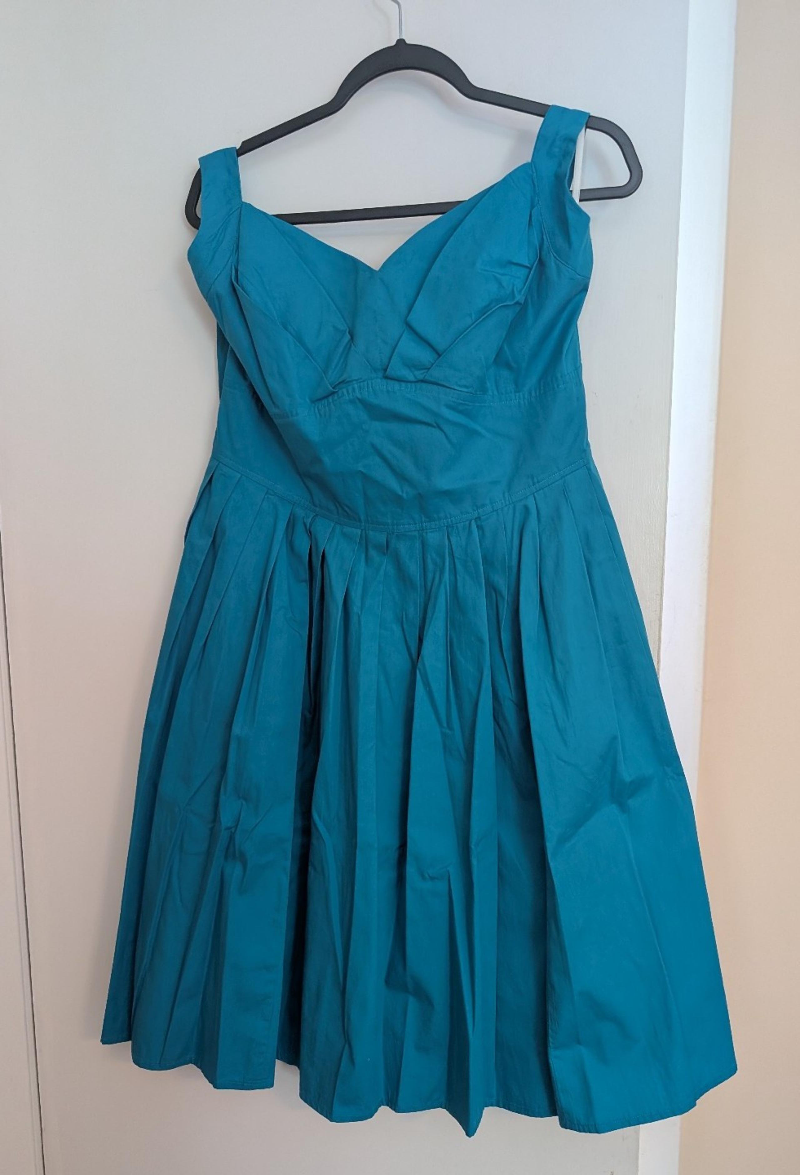 Dress - It has pockets!