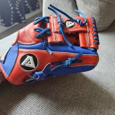 Akadema AFL 11 Torino Series Baseball Glove Size: 11.5 RHT