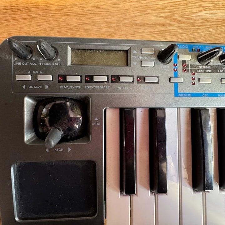 Novation XioSynth 25 Synth/Interface | zZounds