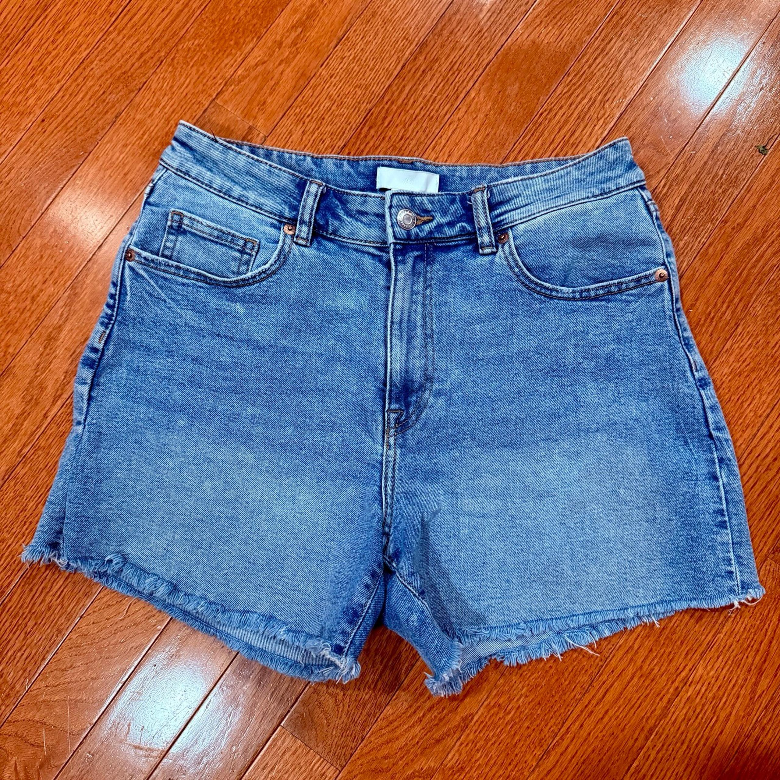 H&M Denim Jean Mom Shorts High Waisted Rise Raw Frayed Hem Womens 10 Light Wash