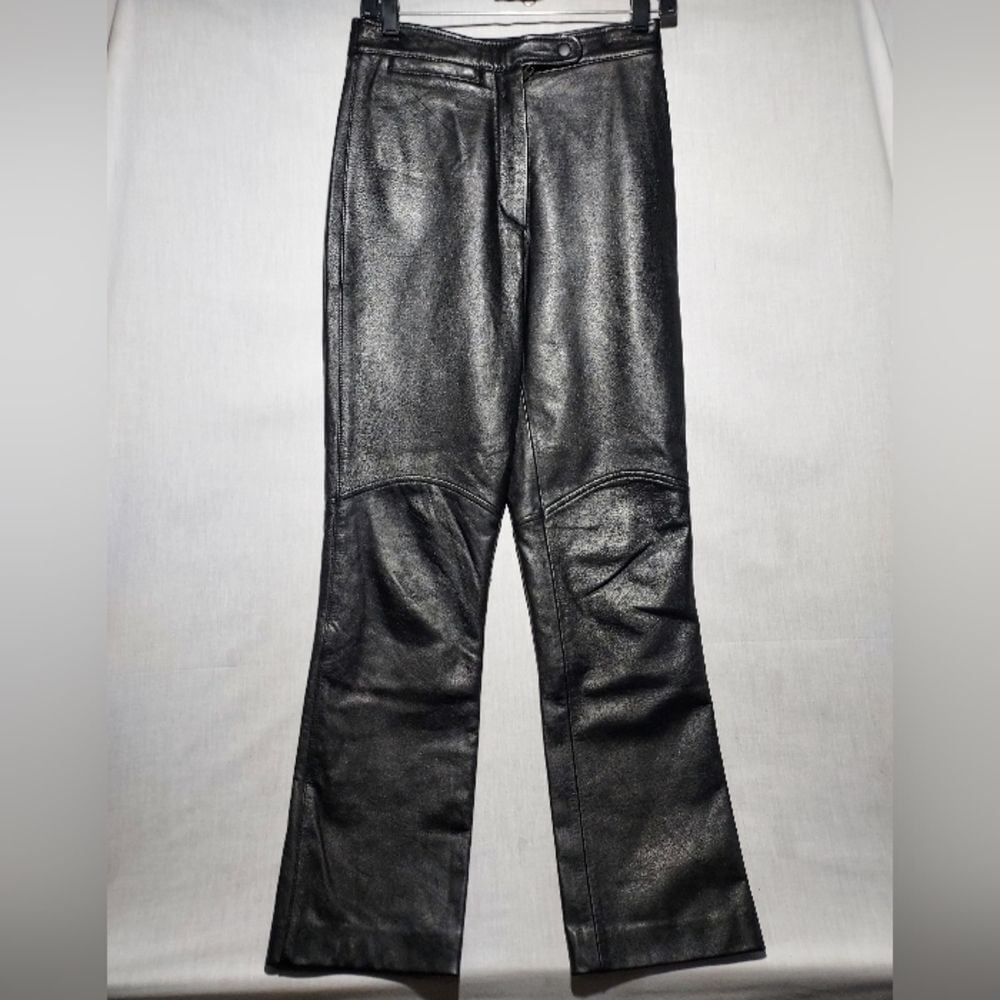 Wilsons Leather single pocket zip close lined women's 100% leather pants size 4