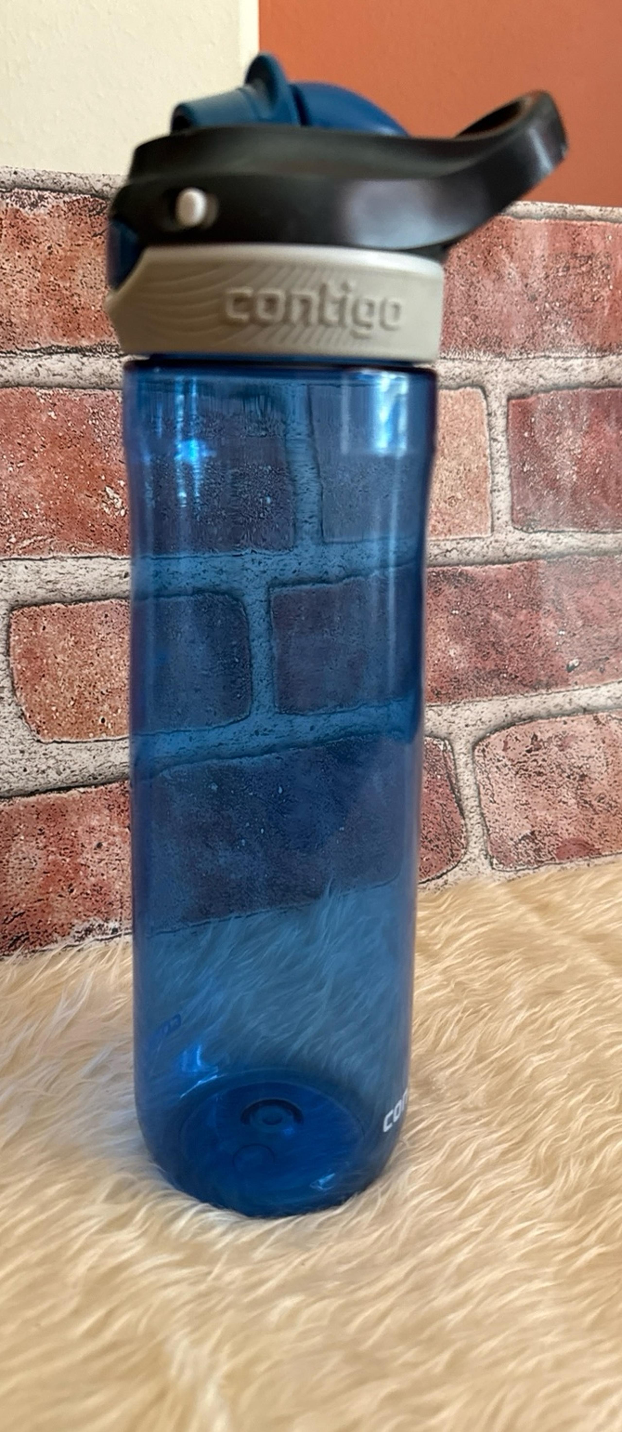 Contigo water bottle 24 oz