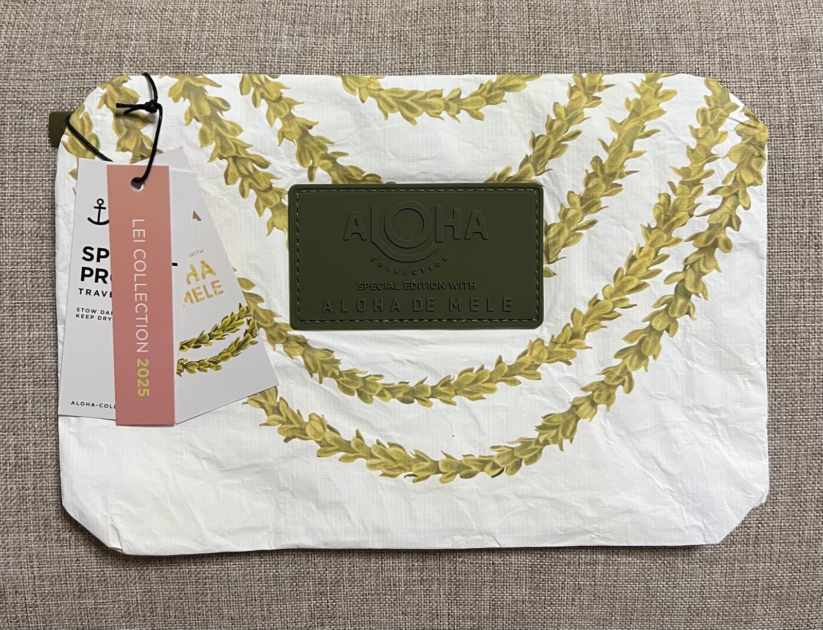 Aloha Collection x Aloha De Mele small pouch