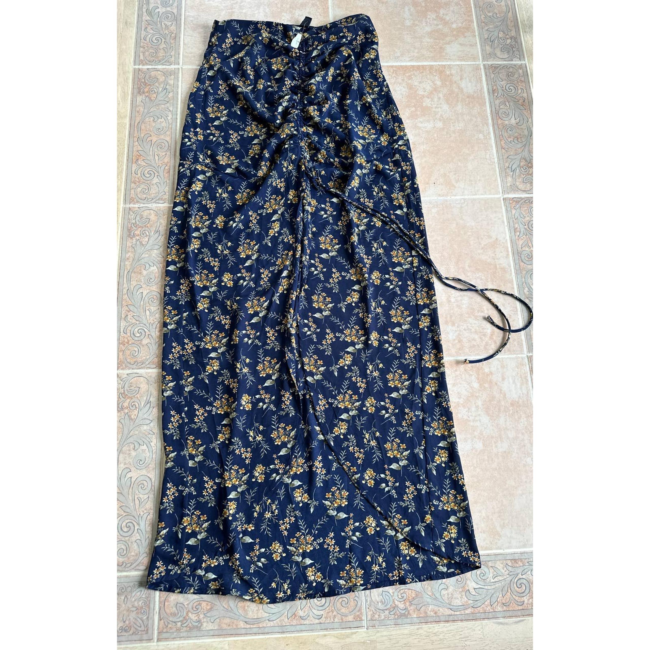 windsor strapless dress  Navy floral front ruched  size M
