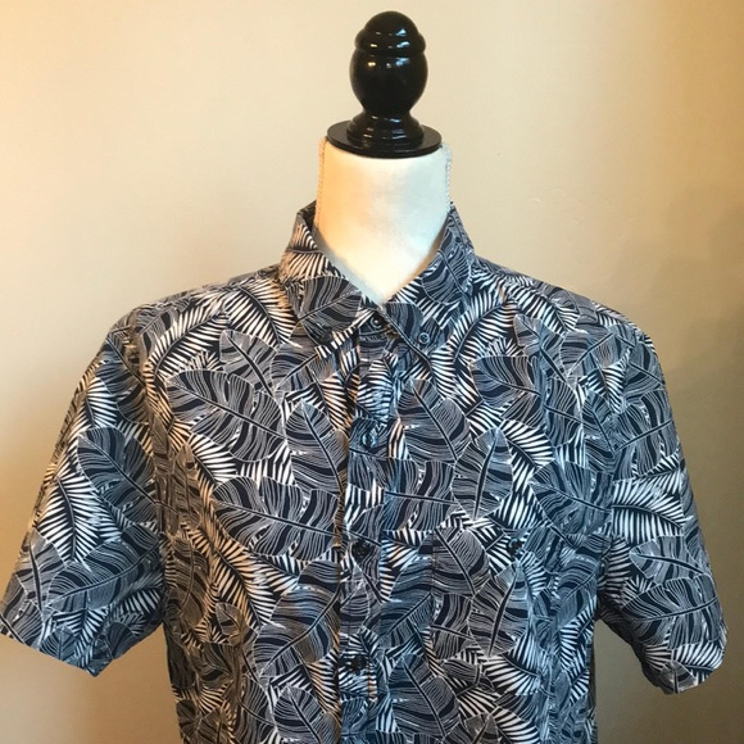 EUC Tropical Print Button-Down Short-Sleeve Shirt - Size Large