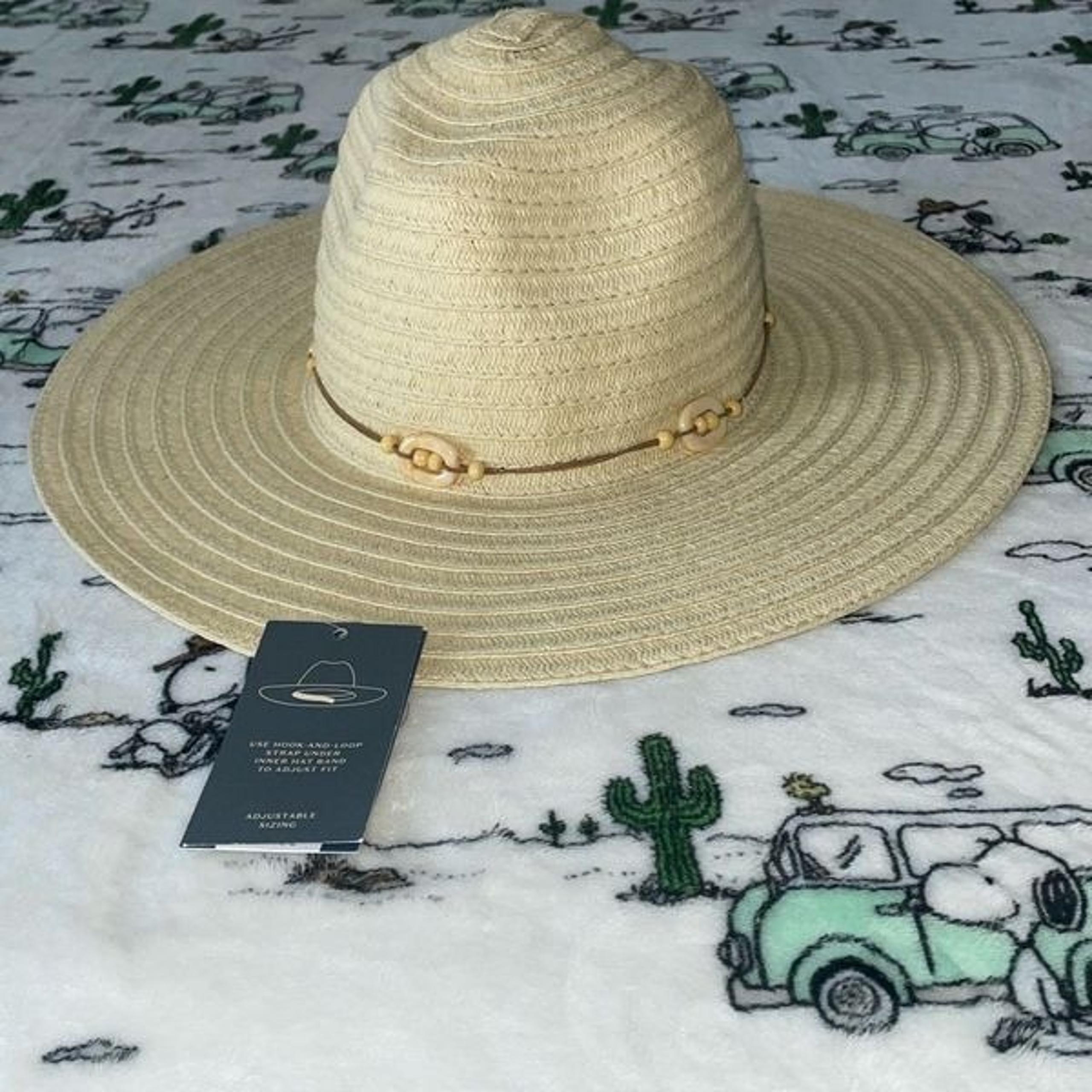Universal thread women’s tan straw hat with jeweled string size small/medium NWT