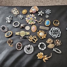 Vintage Unsearched Untested LOT OF JEWELRY- # RJ1