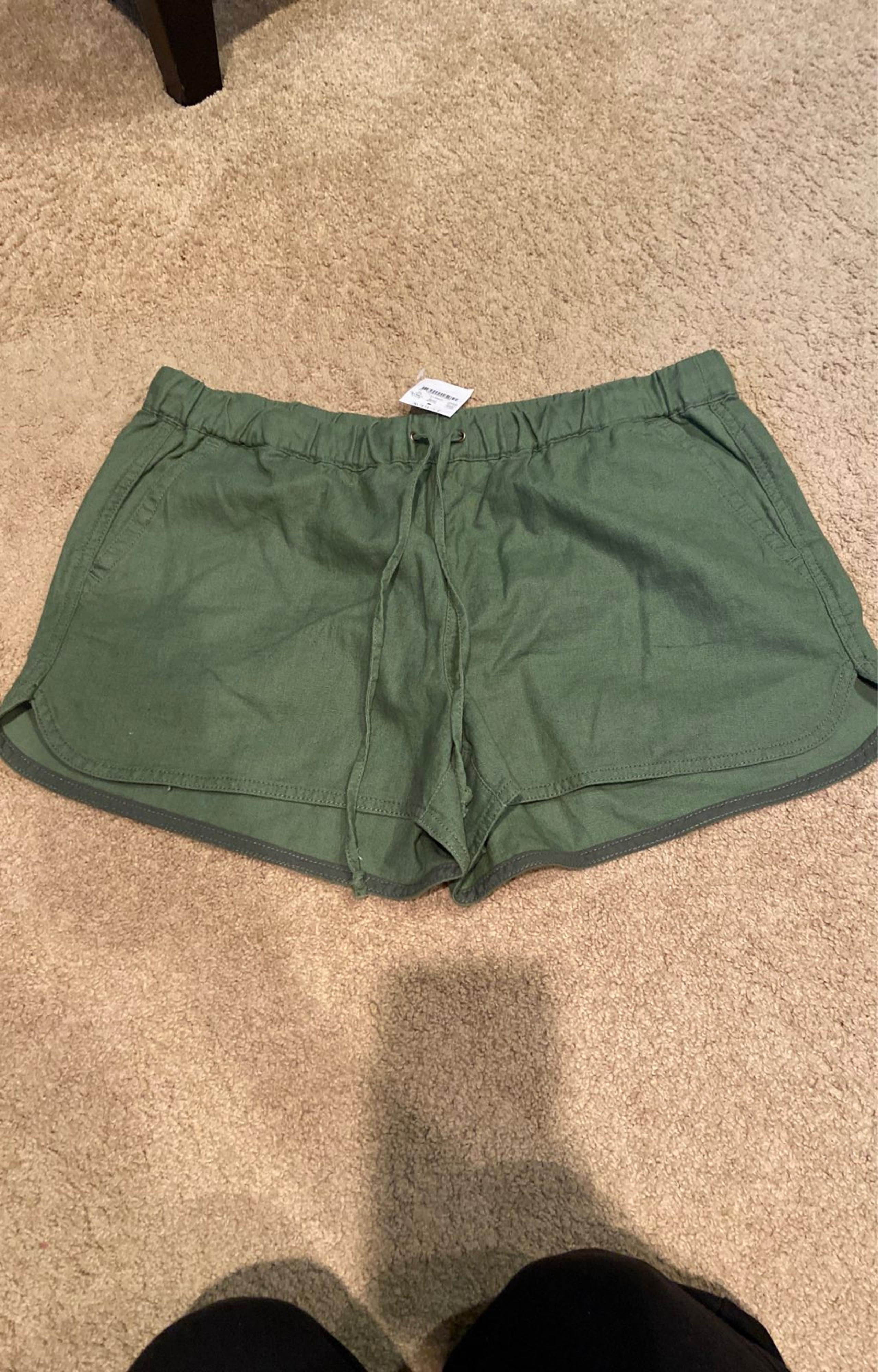 Womens JCrew Linen green Shorts (m)
