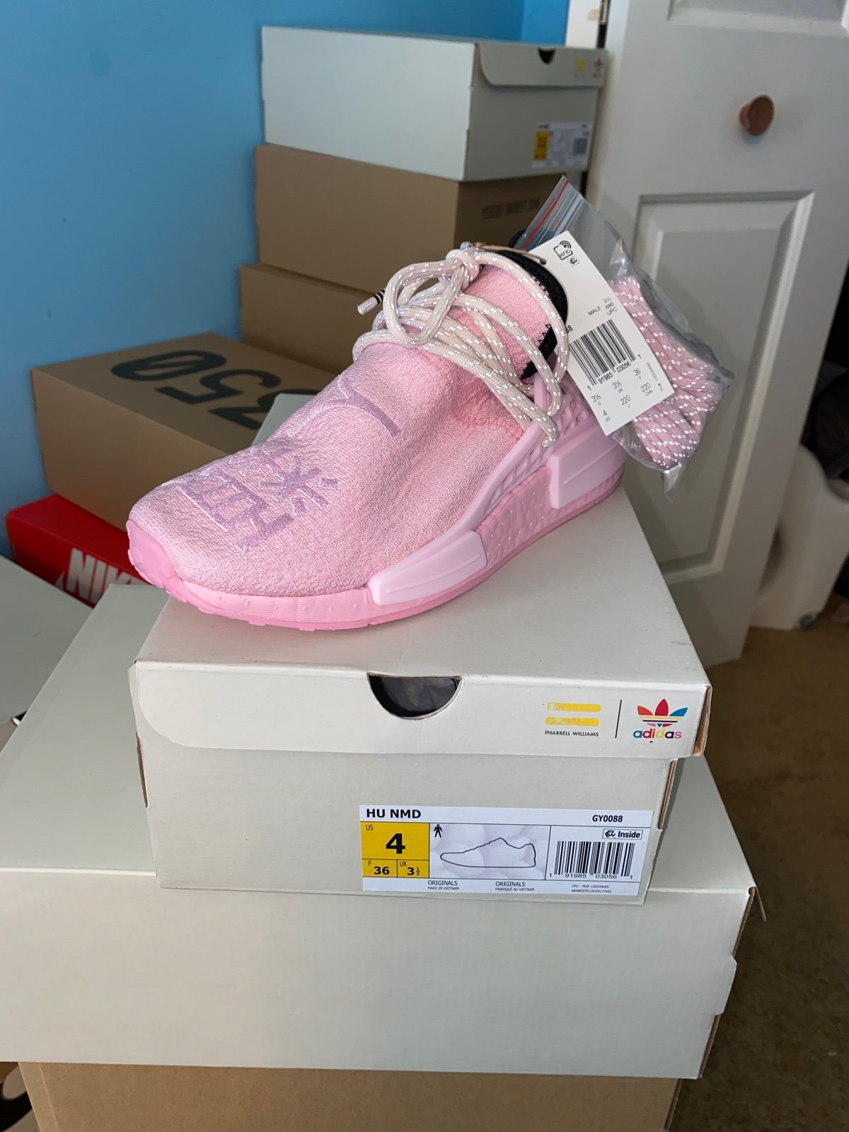 Human race nmd