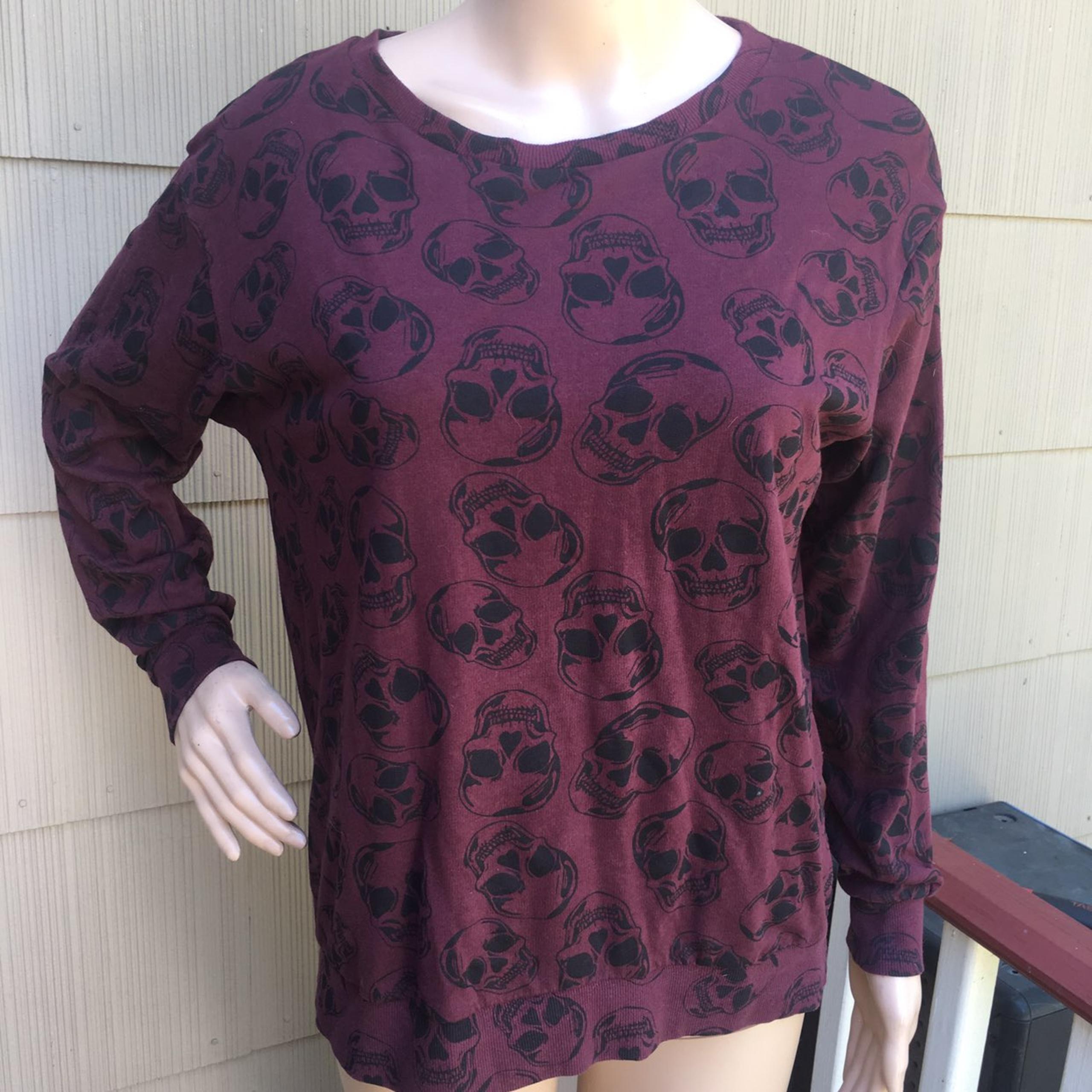 Divided Skull Print Oversized Knit Top