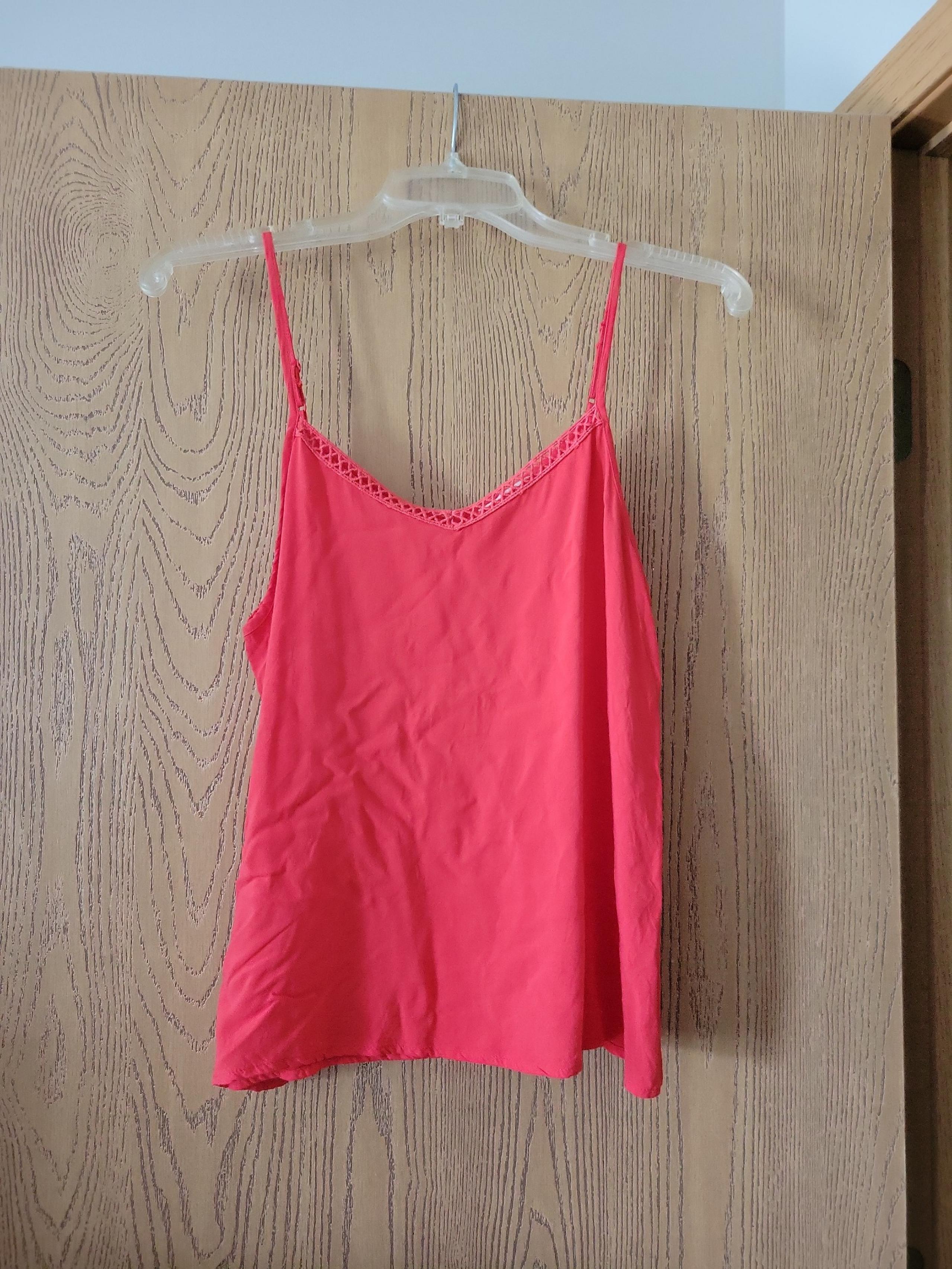 Women's tank top size medium in juniors