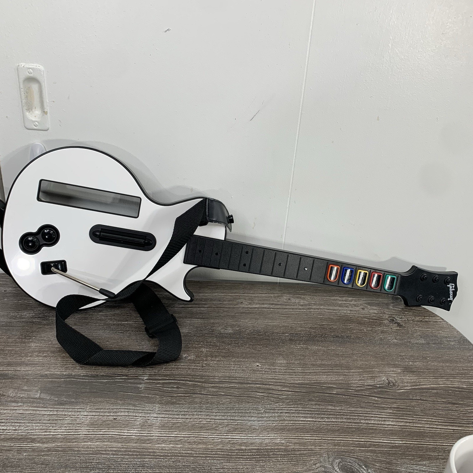 Nintendo Wii Guitar Hero Controller Gibson Les Paul RedOctane 95125.805 W/ Strap