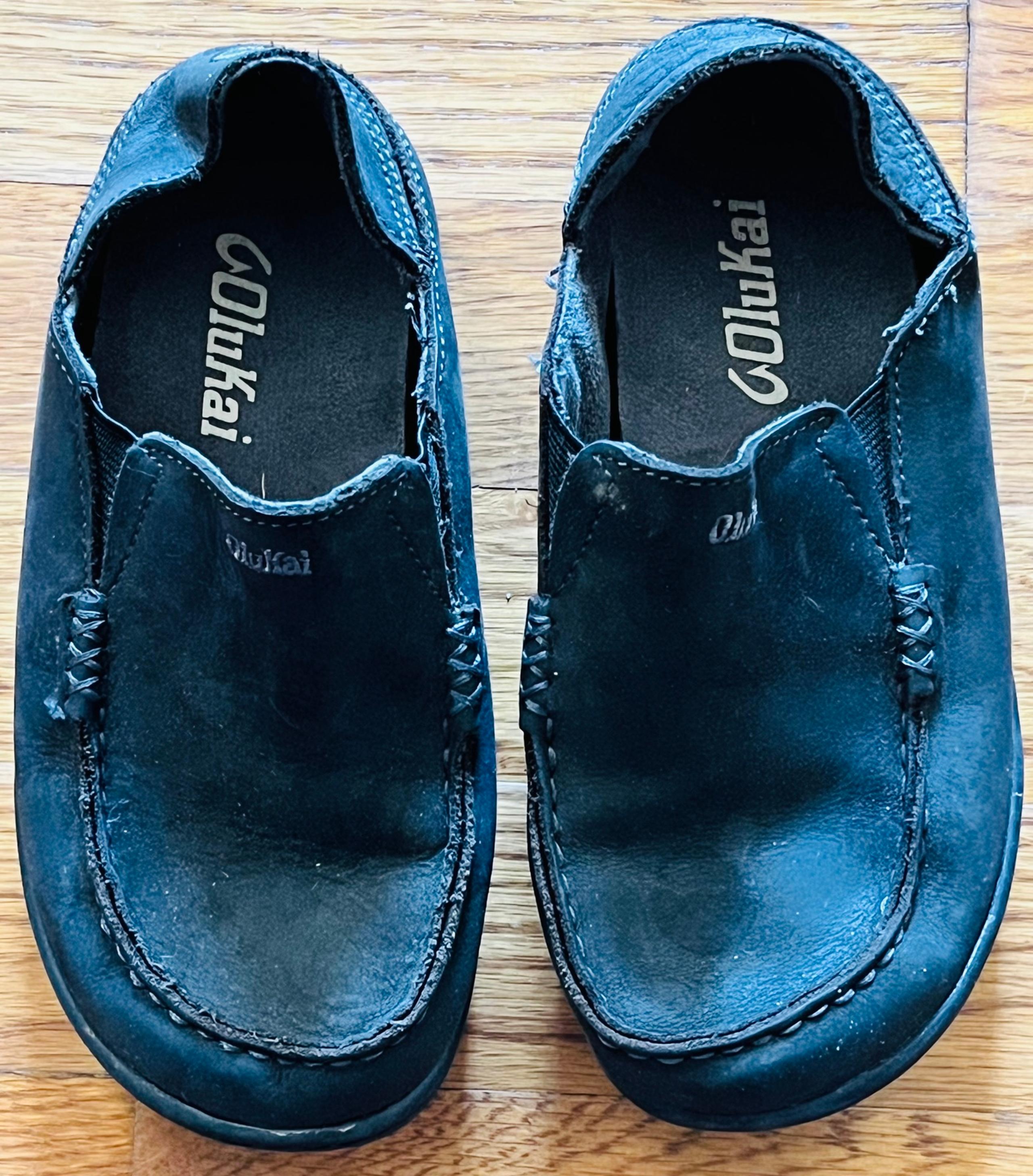 Olukai Moloa Boys Slip on Leather shoes size 12, Black, EUC