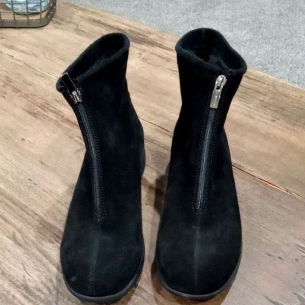 La Canadienne black suede waterproof Italian wedge heel bootie size 9.5 NWT