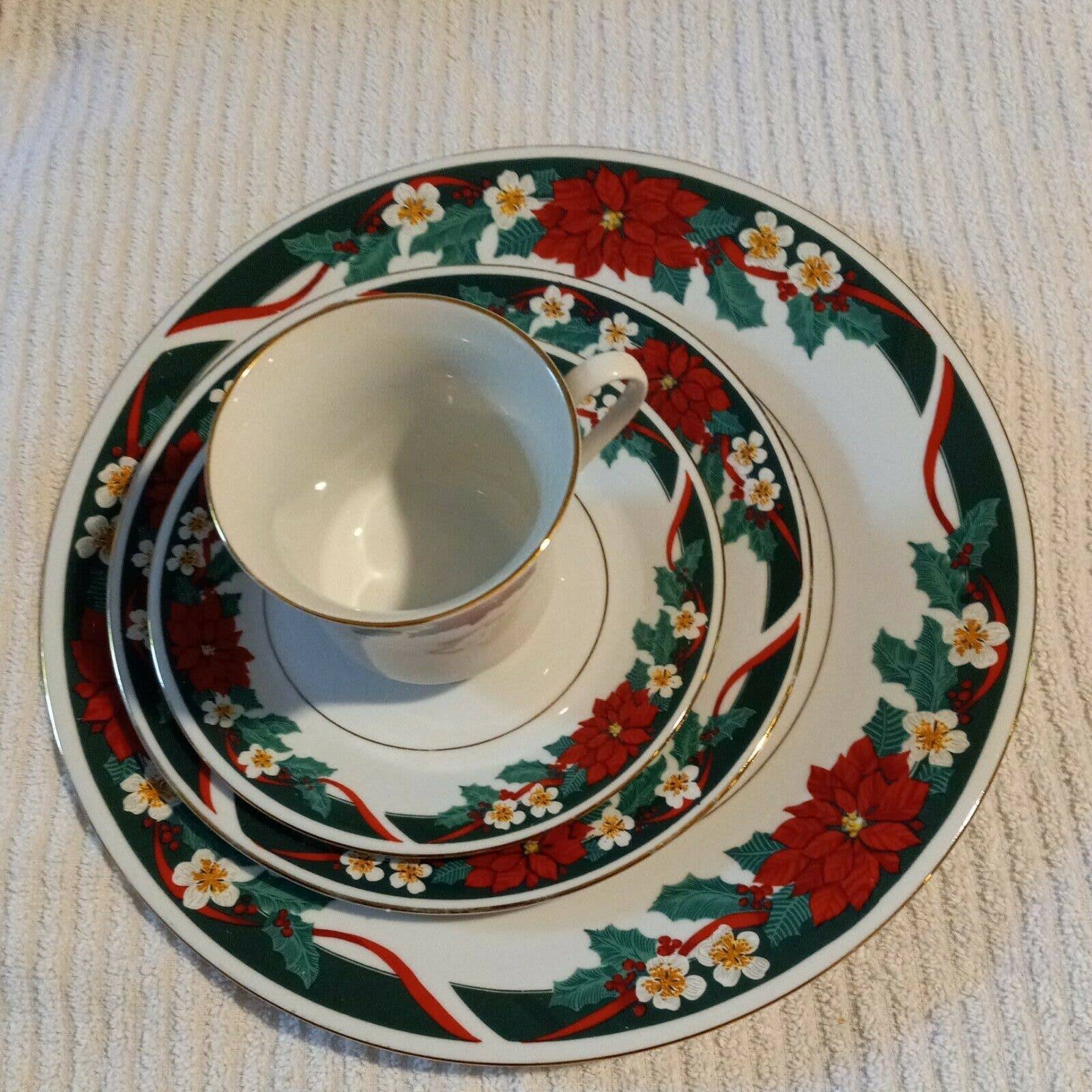 Tienshan Fine China Deck the Halls 4 piece set