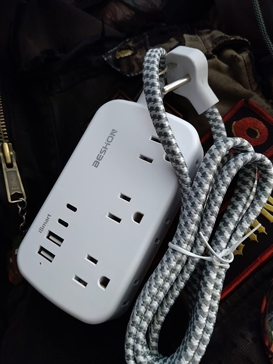 Flat Extension Cord, 5FT Plug Power Strip with USB C, 6 Outlets 4 Ports