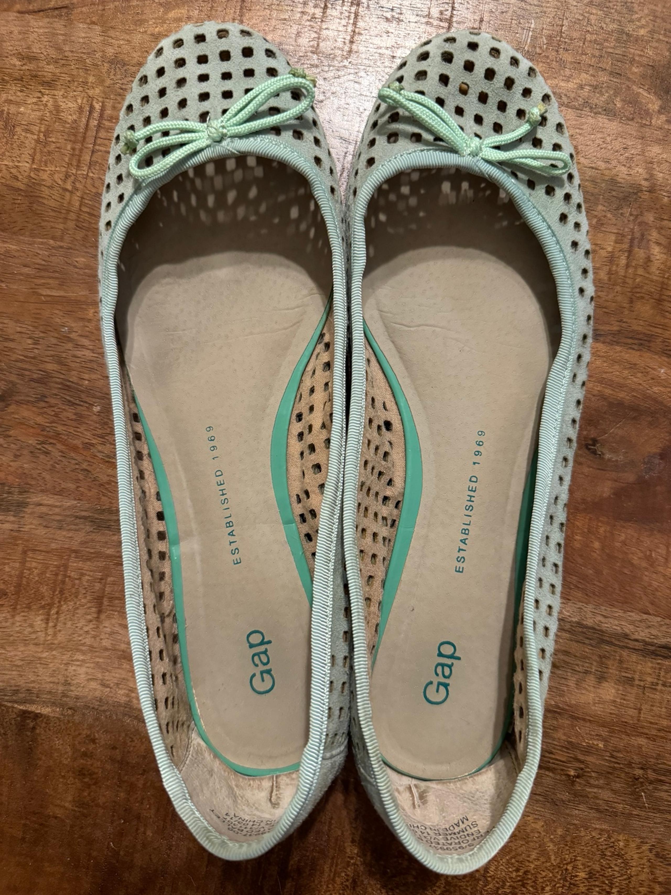 GAP leather mint green perforated ballet flats Womens 8