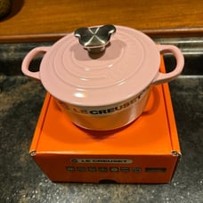 NIB Le Creuset Chiffon Pink Hibiscus Dutch Oven w/ SS Bear Knob
