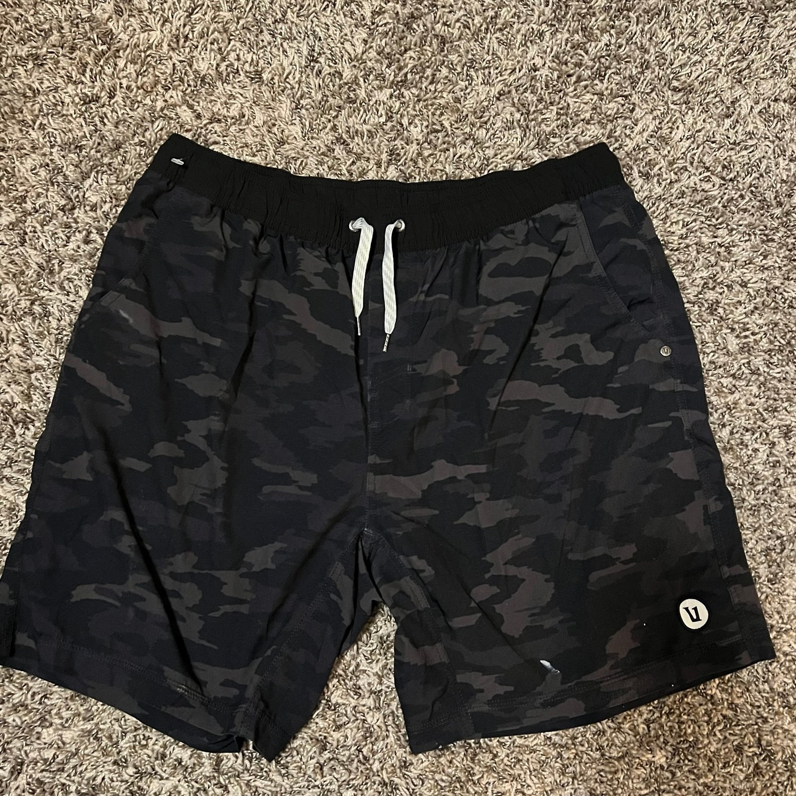 Vuori Shorts Size large