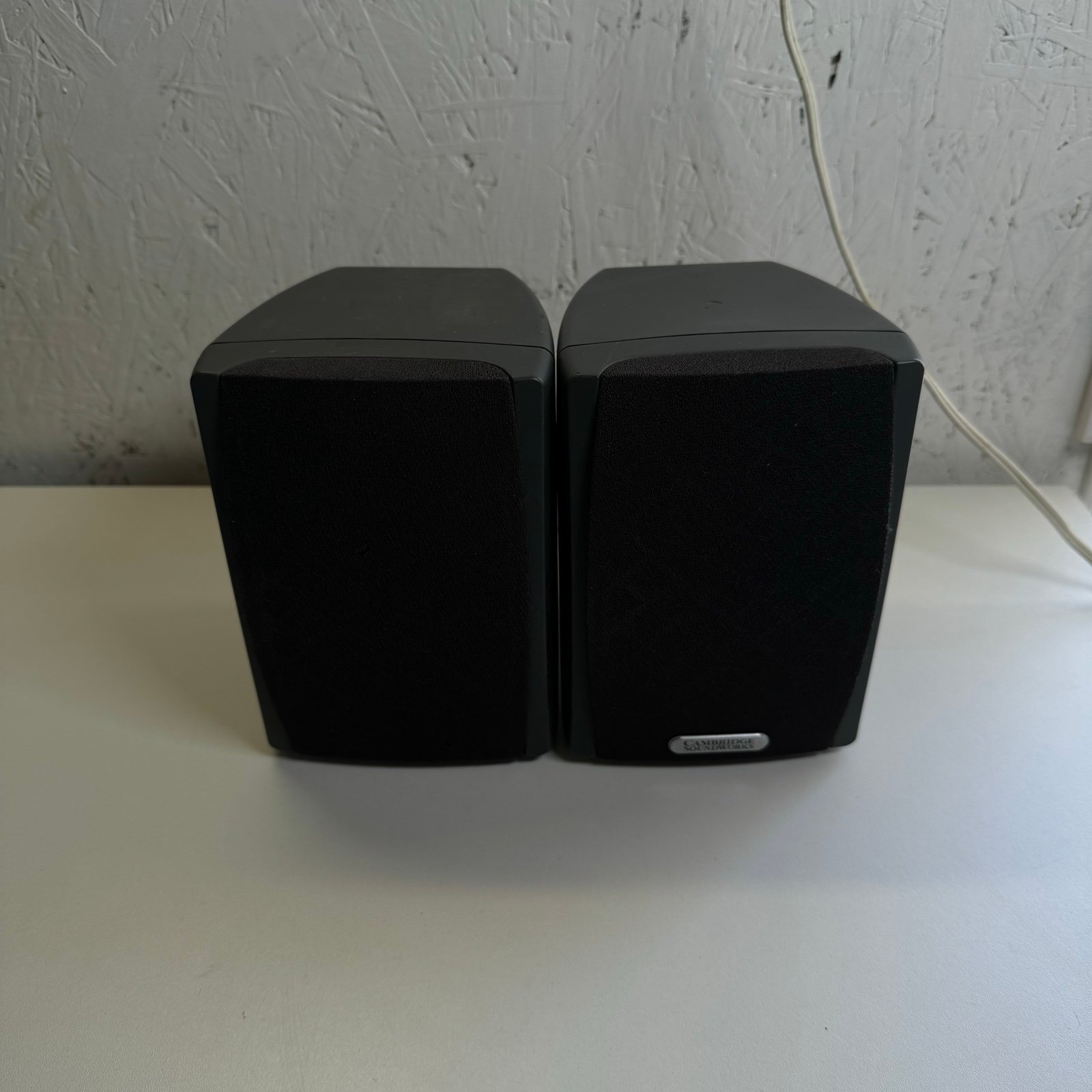 Cambridge Soundworks MC100 Pair of Satellite Speakers. 8 Ohm. Nice Sound!